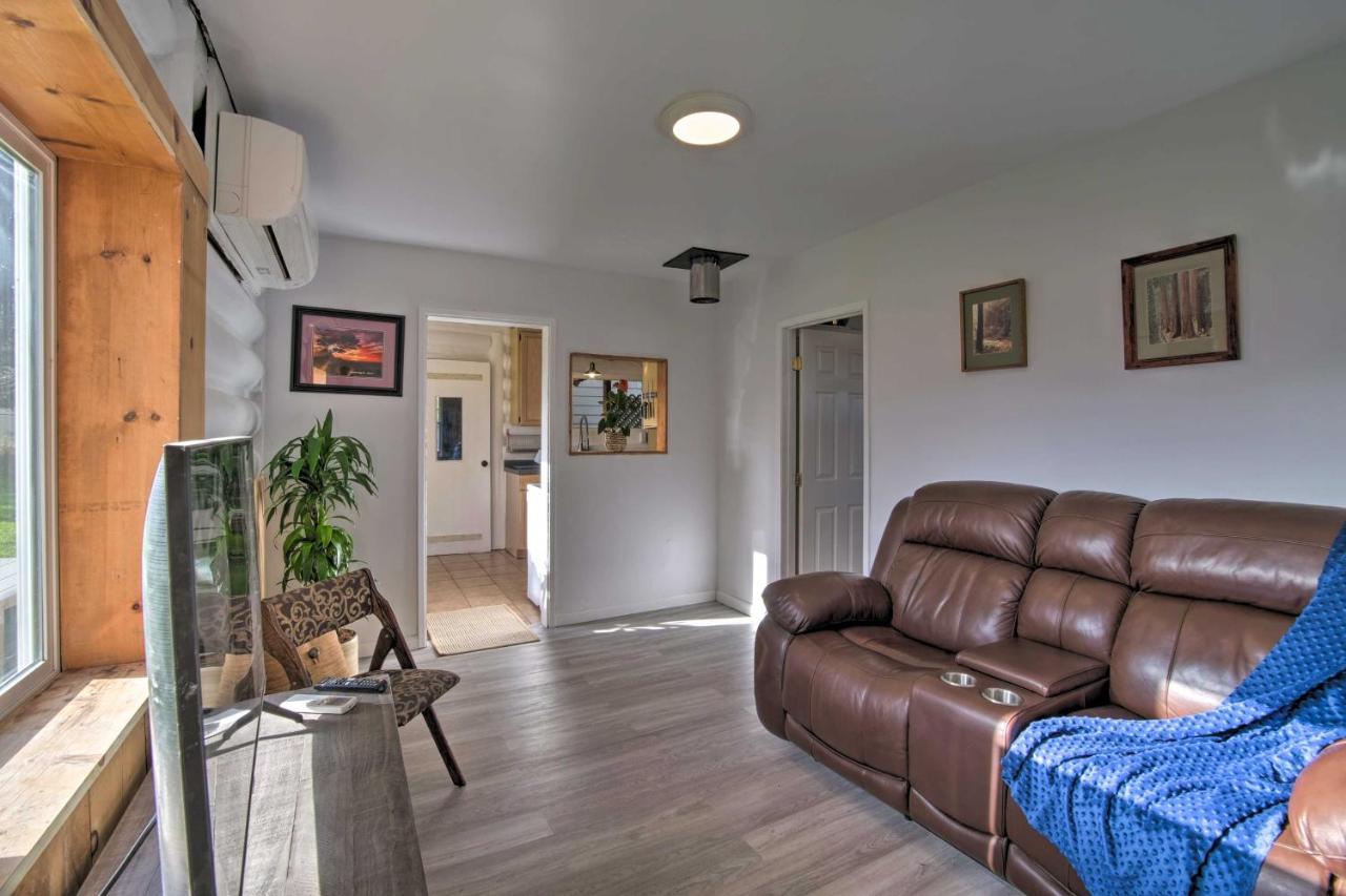 Unique Dog-Friendly Log Cabin Short Walk To Ocean Crescent City Bagian luar foto
