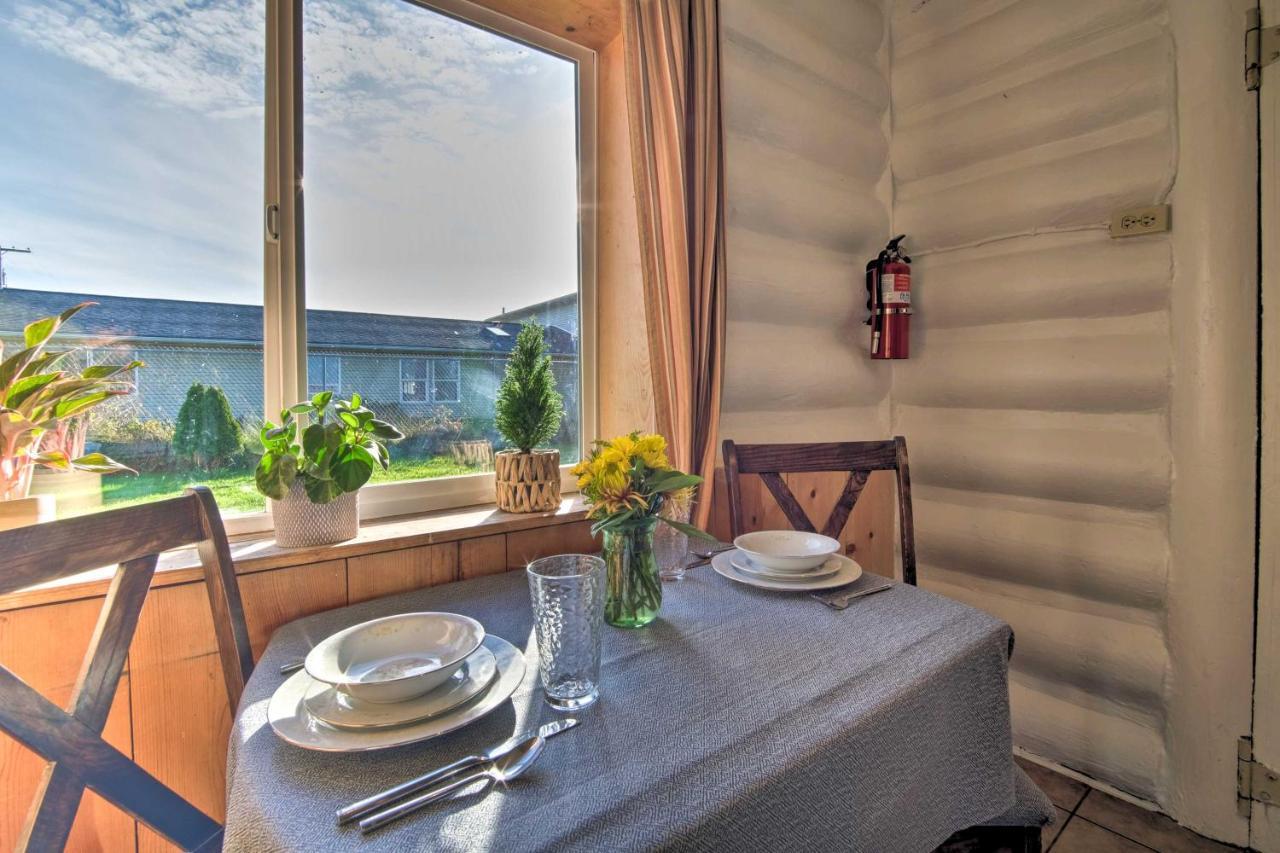 Unique Dog-Friendly Log Cabin Short Walk To Ocean Crescent City Bagian luar foto