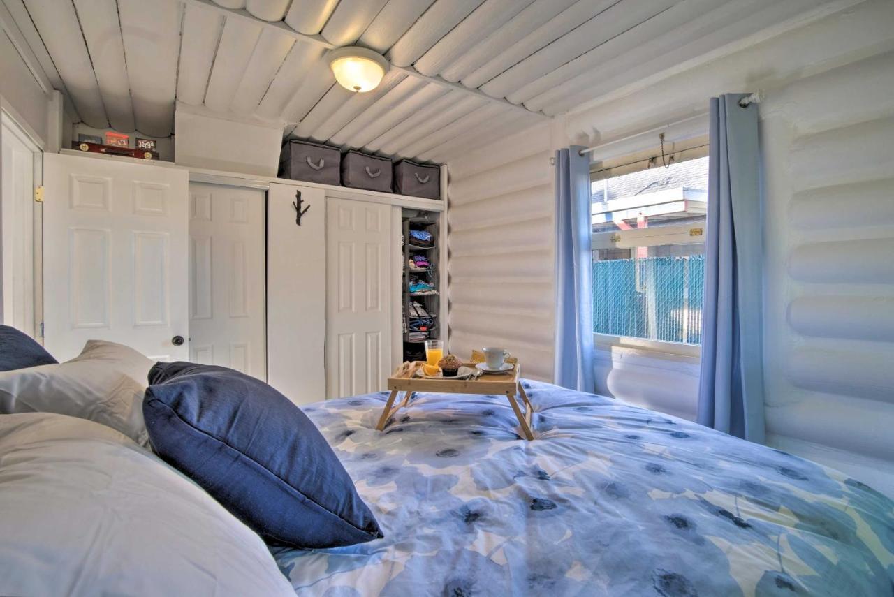 Unique Dog-Friendly Log Cabin Short Walk To Ocean Crescent City Bagian luar foto