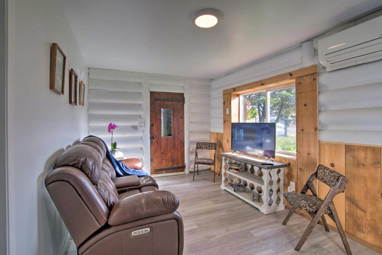 Unique Dog-Friendly Log Cabin Short Walk To Ocean Crescent City Bagian luar foto