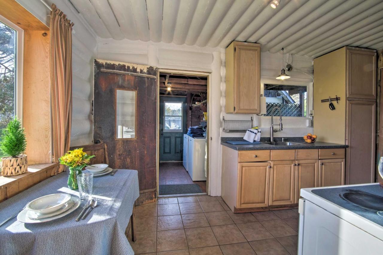 Unique Dog-Friendly Log Cabin Short Walk To Ocean Crescent City Bagian luar foto