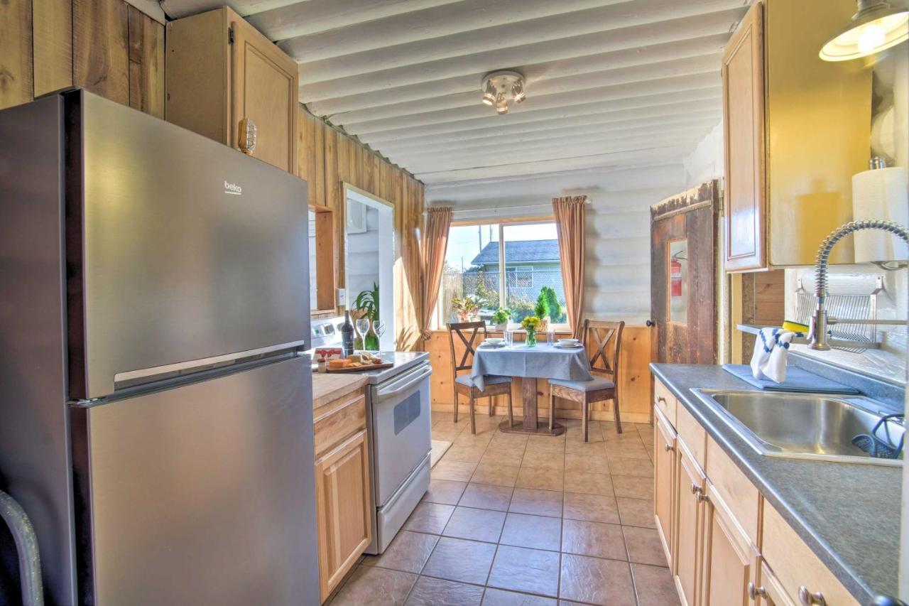 Unique Dog-Friendly Log Cabin Short Walk To Ocean Crescent City Bagian luar foto